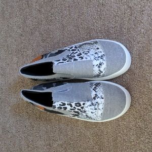 Size 8 Slip-on Patchwork Sneakers